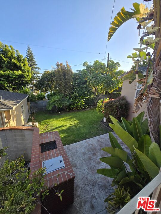4512 Chasar Place, Los Angeles CA: https://media.crmls.org/mediaz/33cf6c0d-bb60-410e-a1c4-6ec5c5254672.jpg