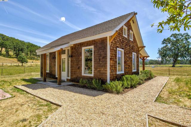 2051 Dollarhide Rd,  CA: https://media.crmls.org/mediaz/33cfabc9-a7c6-4013-b2bc-911d1adbd69f.jpg