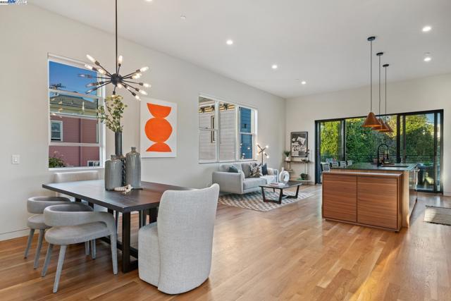 730 HENRY STREET, Oakland CA: https://media.crmls.org/mediaz/33cfbfc3-387e-40ff-9006-06c9db7e2c0c.jpg