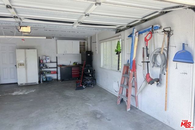 16065 Porter Avenue, Riverside CA: https://media.crmls.org/mediaz/33cfc3c7-03b1-4c44-97df-ed54e8b60707.jpg