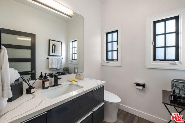 6801 Iris Circle, Los Angeles CA: https://media.crmls.org/mediaz/33d0547a-6db4-4b31-8954-c29091cd7a39.jpg