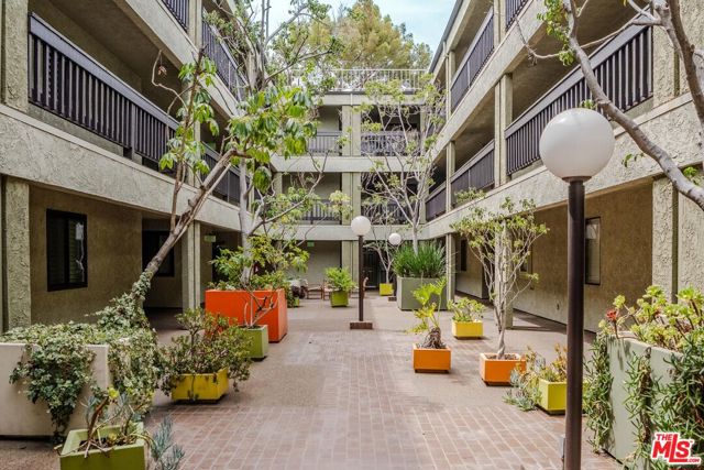 2018 Griffith Park Boulevard, Los Angeles CA: https://media.crmls.org/mediaz/33d0569a-a844-41a9-82f7-44ef440ff377.jpg
