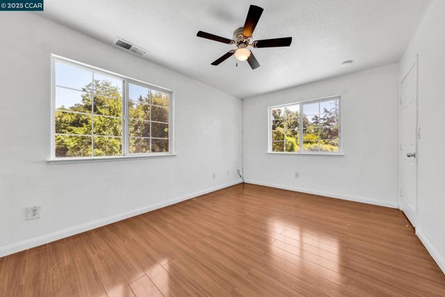 18127 Madison Ave, Castro Valley CA: https://media.crmls.org/mediaz/33d05e26-4013-46ed-a71f-ecc1f1cd33a3.jpg