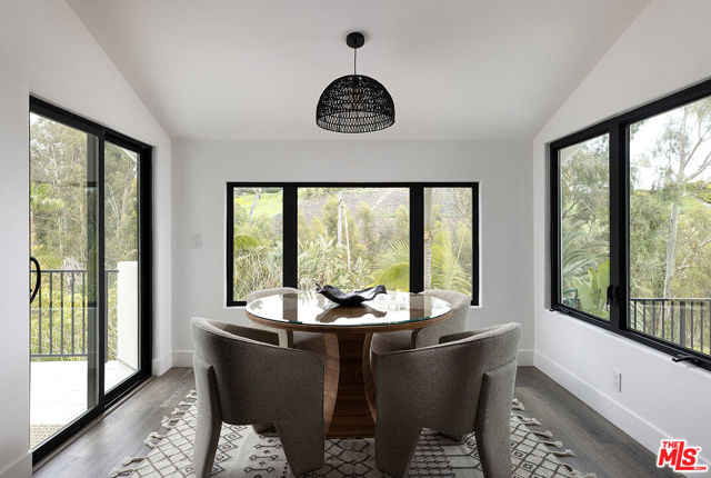 28902 Verde Mesa Lane, Malibu CA: https://media.crmls.org/mediaz/33d0a27f-b9dc-4432-aa34-e4f91c693c11.jpg