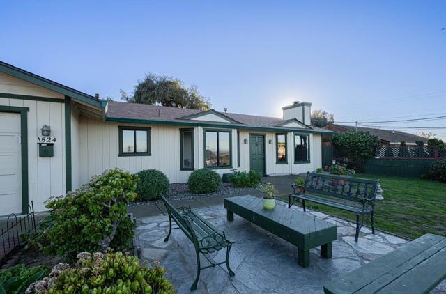 1524 Elm Avenue, Seaside CA: https://media.crmls.org/mediaz/33d144d2-3de4-49ac-b585-5d40faddc32d.jpg