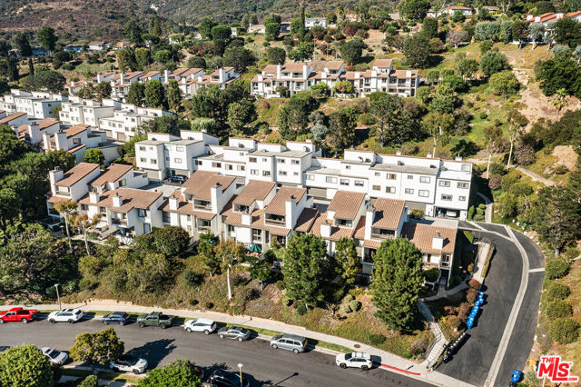 17109 Palisades Circle, Pacific Palisades, California 90272, 3 Bedrooms Bedrooms, ,3 BathroomsBathrooms,Townhouse,For Sale,Palisades,24427891