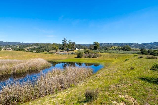 211 Smith Road, Watsonville CA: https://media.crmls.org/mediaz/33d1d3b8-1e16-455e-8468-0a2af60388e2.jpg