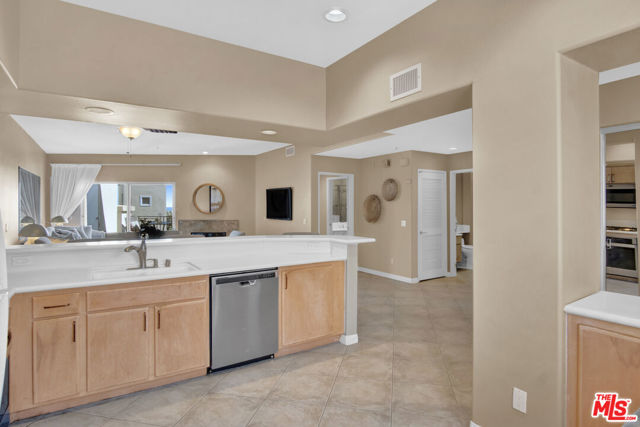 200 Pacific Coast Highway, Huntington Beach CA: https://media.crmls.org/mediaz/33d1d5df-2d5c-41c1-8585-5cf7cf88925a.jpg