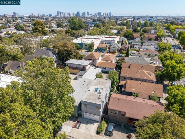 1017 45Th St, Emeryville CA: https://media.crmls.org/mediaz/33d2a19e-1442-4f90-a830-6a6c1948edbe.jpg