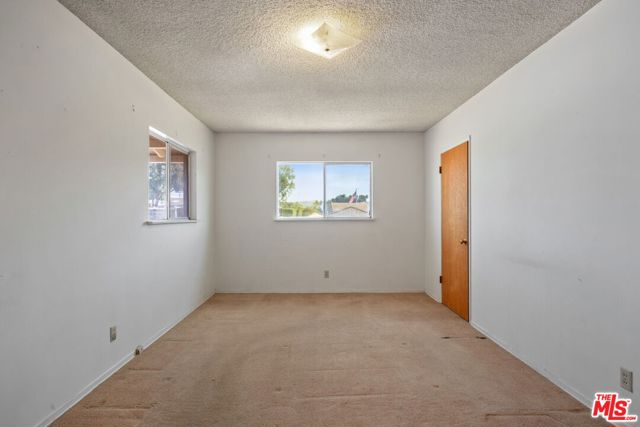 2659 Luray Circle, Simi Valley CA: https://media.crmls.org/mediaz/33d31313-bc72-4f4e-aa35-026652148e37.jpg