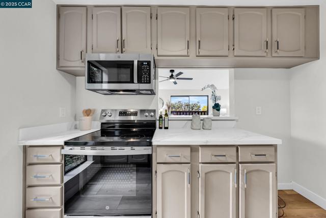 16411 Saratoga St, San Leandro CA: https://media.crmls.org/mediaz/33d31d2a-b7dc-4241-abb0-b5e785da3861.jpg