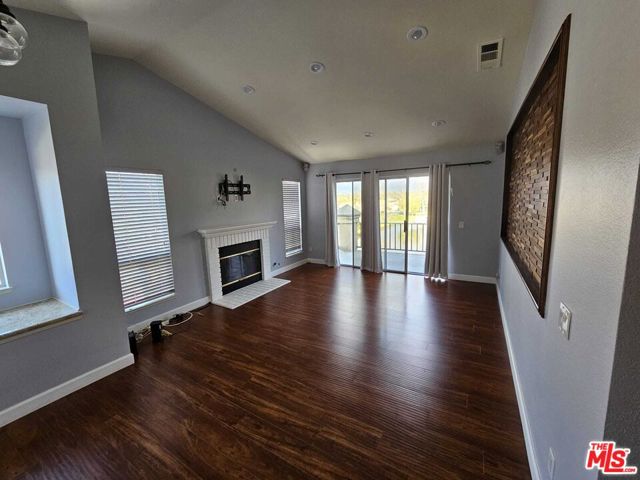 290 Ridgeton Lane, Simi Valley CA: https://media.crmls.org/mediaz/33d33be5-5438-431d-9a2f-de49be41daee.jpg