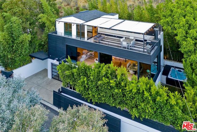 2164 Sunset Plaza Drive, Los Angeles CA: https://media.crmls.org/mediaz/33d3d4f2-28bd-4632-82a6-9abf088d69c0.jpg
