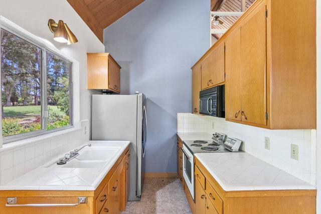 388 Belle Monti Court, Aptos CA: https://media.crmls.org/mediaz/33d3ee89-4251-4548-bcf9-f6882964eaae.jpg
