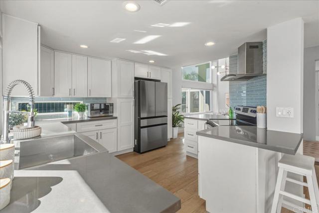 Detail Gallery Image 13 of 38 For 7310 Esfera St, Carlsbad,  CA 92009 - 4 Beds | 3 Baths