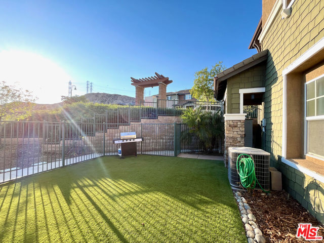 16414 W Nicklaus Drive,  CA: https://media.crmls.org/mediaz/33d3fafd-b033-4e81-8094-4f7dd384a9ce.jpg