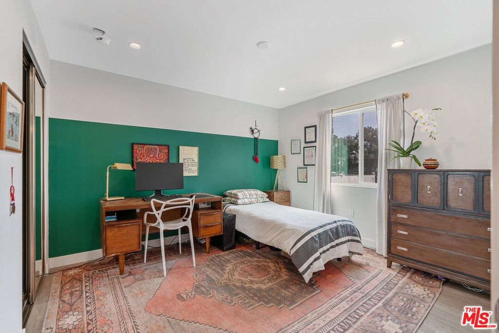 MLS #25502519 img 19