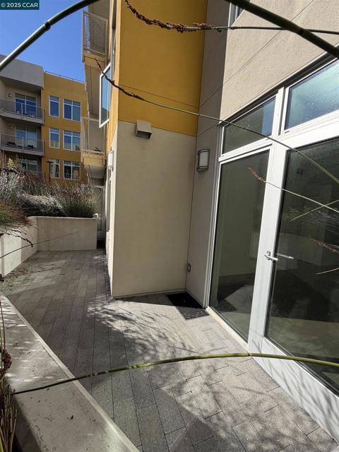 2655 Bush, San Francisco CA: https://media.crmls.org/mediaz/33d44bcd-3e37-47ac-8627-9d995384d262.jpg