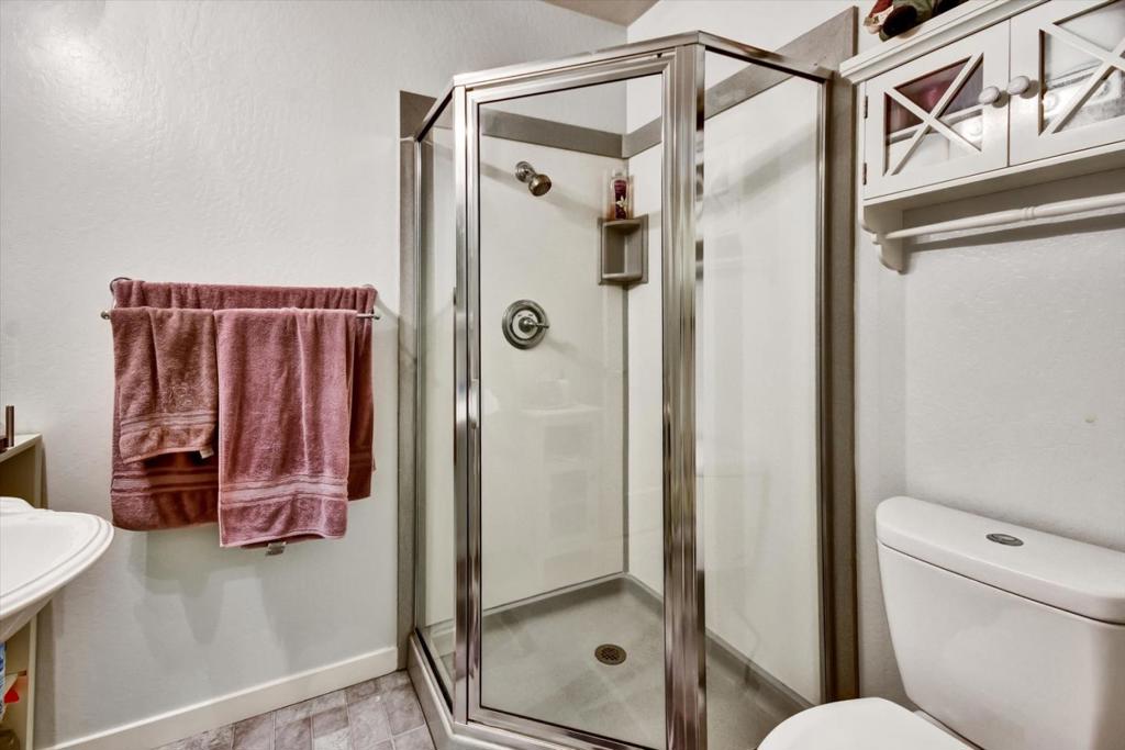 https://media.crmls.org/mediaz/33d44fed-df39-4e89-8d1d-c85e4695de11.jpg?preset=X-Large