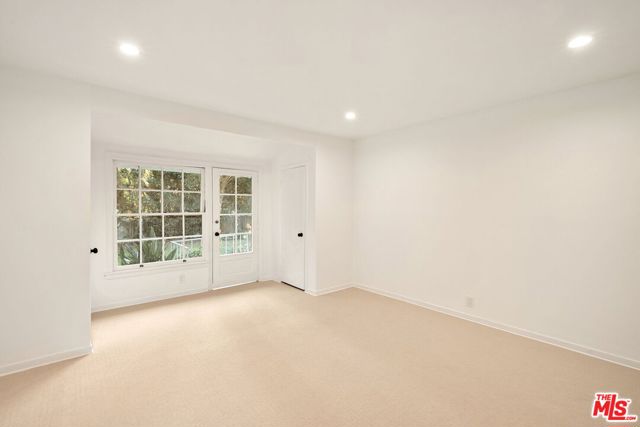 440 24th Street, Santa Monica CA: https://media.crmls.org/mediaz/33d4c266-6c36-4e5f-aa64-5807863220d9.jpg