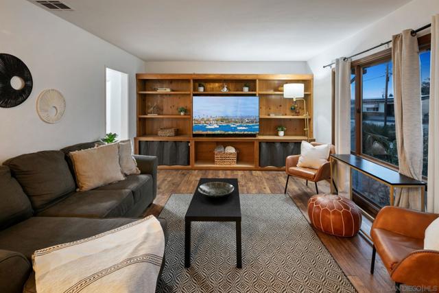 4407 Dakota Drive, San Diego CA: https://media.crmls.org/mediaz/33d52434-3a98-4bc7-86f7-f1e6dc1fb126.jpg