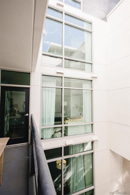 425 W Beech St, San Diego CA: https://media.crmls.org/mediaz/33d5c592-6a14-4ec6-bb58-570b107cfccf.jpg