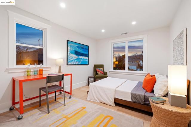 2312 Eighth St, Berkeley CA: https://media.crmls.org/mediaz/33d5ed31-b11f-4a35-a7f1-26464900a90c.jpg