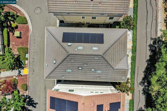 6983 Alamo Creek Trl, Dublin CA: https://media.crmls.org/mediaz/33d761a2-8781-426e-a733-f94aa696e10d.jpg
