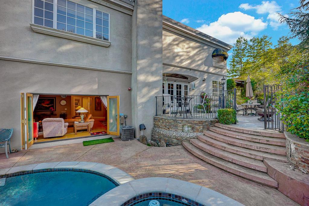 https://media.crmls.org/mediaz/33d7639c-5dff-4f4e-ba6c-81ff29c67ad2.jpg?preset=X-Large