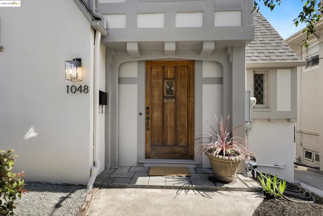 1048 Annerley Rd, Oakland CA: https://media.crmls.org/mediaz/33d78d2d-c8d6-4148-9970-bb84350578ab.jpg