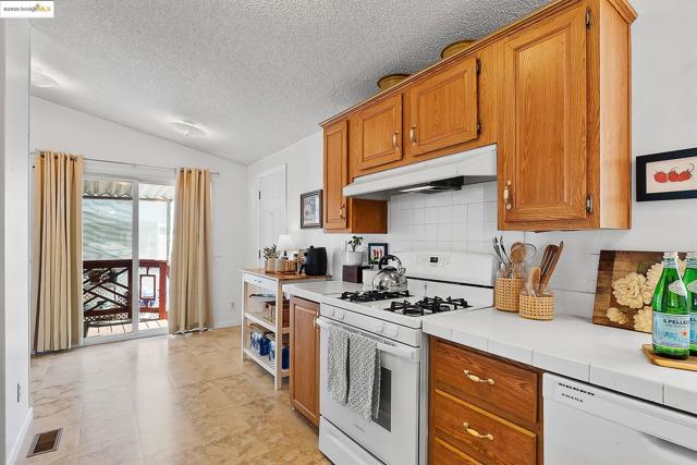 114 Zartop St, Oakley CA: https://media.crmls.org/mediaz/33d7dc7a-147d-4755-8cb0-effc31d7ab4c.jpg
