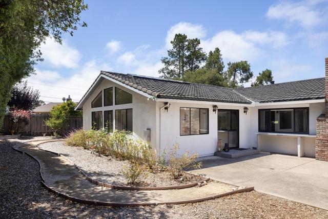 2161 Trapani Circle, Monterey CA: https://media.crmls.org/mediaz/33d7ff77-60dd-4c77-9c83-402e00ed2920.jpg