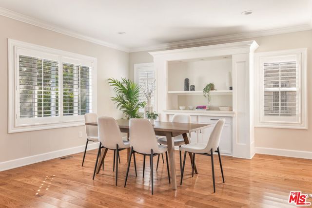 1016 S Bundy Drive, Los Angeles CA: https://media.crmls.org/mediaz/33d86031-ab36-4f36-b4ba-cd9733d4a0c1.jpg
