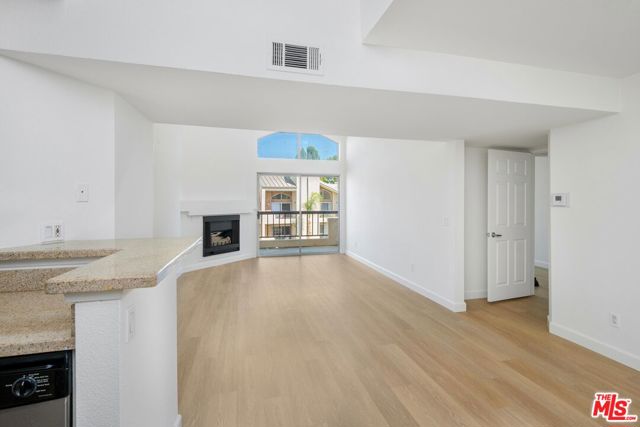 5565 Canoga Avenue, 301 photo 5