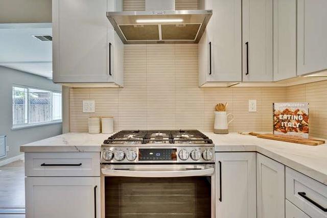 898 La Plata Plaza, Campbell CA: https://media.crmls.org/mediaz/33d8c925-dea9-4c36-b583-7f9c6b4859cd.jpg