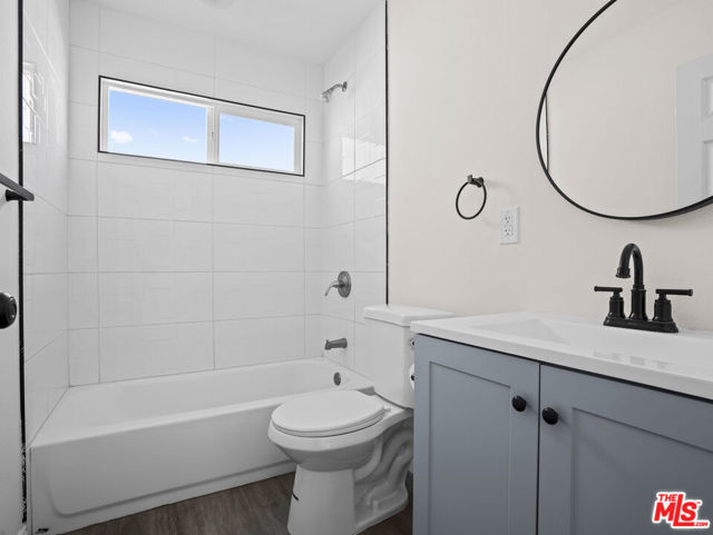 891 E 6th Street, Pomona CA: https://media.crmls.org/mediaz/33d8eae3-71d3-473a-b5b1-e3fedc507de5.jpg