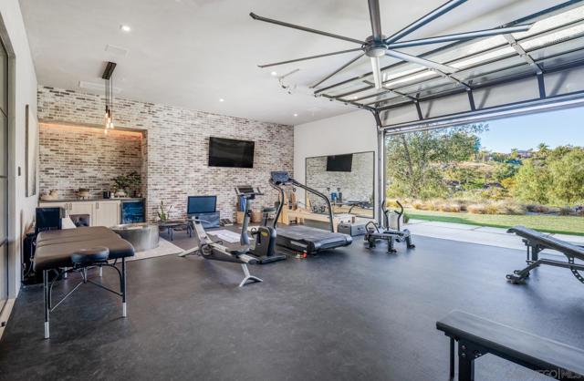 14783 Roxbury Terr., Rancho Santa Fe CA: https://media.crmls.org/mediaz/33d8f59e-9973-4bc7-87fe-f9c46803c07d.jpg