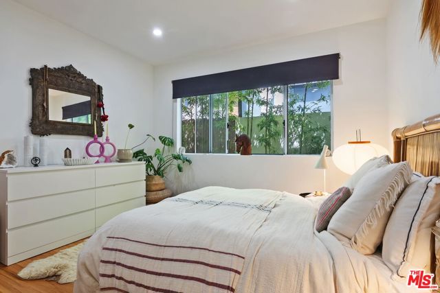 2702 11th Street, Santa Monica CA: https://media.crmls.org/mediaz/33d910a7-4a58-4d34-9c4b-36029d63caa6.jpg