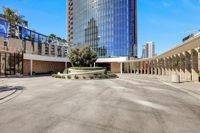 888 W E St, San Diego CA: https://media.crmls.org/mediaz/33d91e68-de9a-4a10-a784-61ffb81dfb56.jpg