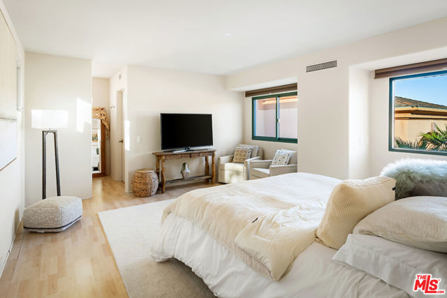 136 Netas Drive, Palm Desert CA: https://media.crmls.org/mediaz/33d96bc1-d037-4911-9789-92ea32535813.jpg