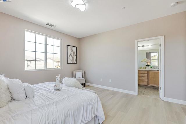 113 Silver Bell Way, Oakley CA: https://media.crmls.org/mediaz/33d9c4a6-3b84-4206-b607-670fc615f777.jpg