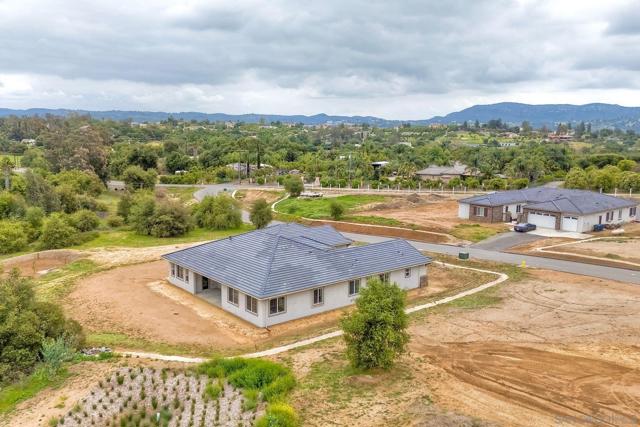 29527 Viking View Ln, Valley Center CA: https://media.crmls.org/mediaz/33d9caa3-b2fa-465c-9766-7635af2c6a87.jpg
