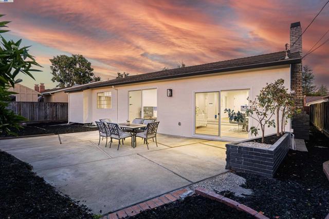 4349 La Cosa Ave, Fremont CA: https://media.crmls.org/mediaz/33da16be-16ee-403f-88cb-b1249a845940.jpg