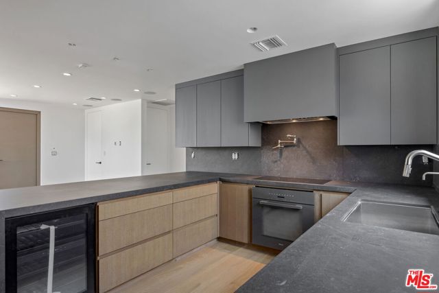 3940 Huron Avenue, Culver City CA: https://media.crmls.org/mediaz/33da7fa6-4ec9-4305-aa51-236e2eadae80.jpg