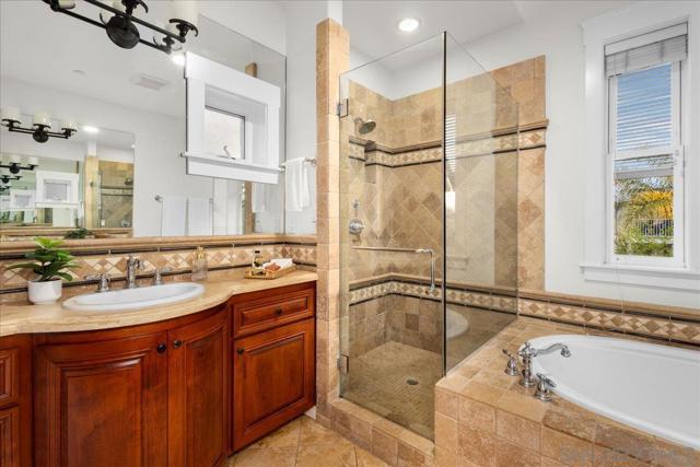 411 Orange Ave, Coronado CA: https://media.crmls.org/mediaz/33da8460-76ea-4f97-aa38-8cf5f72abb31.jpg