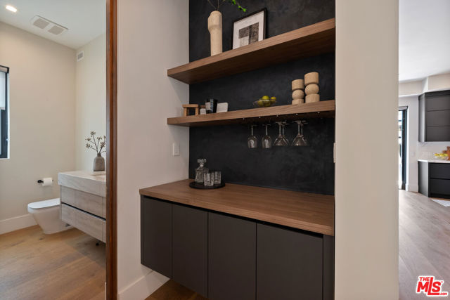 4299 Elmer Avenue, Studio City CA: https://media.crmls.org/mediaz/33da8ceb-9aae-444c-ba98-d40e26f36b11.jpg