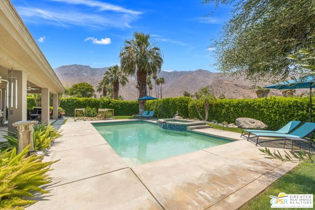450 E Bogert Trail, Palm Springs CA: https://media.crmls.org/mediaz/33da96a0-5d5c-43c6-9dd2-44eeb9fee7cf.jpg