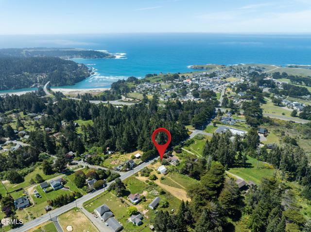 Detail Gallery Image 3 of 10 For 44600 Little Lake Rd, Mendocino,  CA 95460 - 3 Beds | 1 Baths