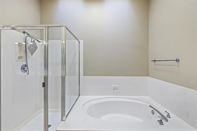 86 N Kavenish Drive, Rancho Mirage CA: https://media.crmls.org/mediaz/33db0c43-7a41-4d4c-8036-23c8c8330fa3.jpg