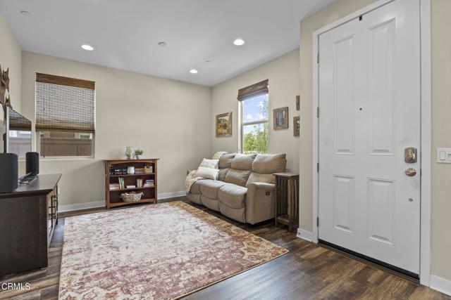 Detail Gallery Image 13 of 51 For 431 Silktree Ave, Ventura,  CA 93004 - 3 Beds | 2/1 Baths